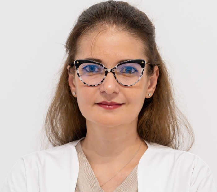 Dr. Haradja Elena Flavia